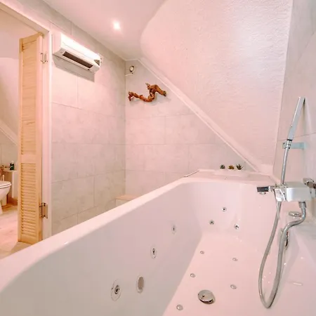 Chalet Boreal Avec Bain A Bulles - In The Woods Gesves Exterior photo